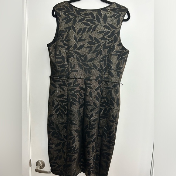 Black & Gold Leaf Pattern Sleeveless Dress - Size 14 - Picture 2 of 3